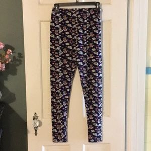 Hello Pink brand flowered legging